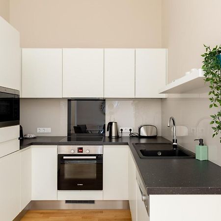 Lovely 2-Bedroom Apartment At The Vaci Street Budapeşte Dış mekan fotoğraf