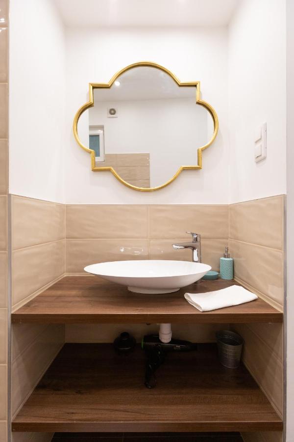 Lovely 2-Bedroom Apartment At The Vaci Street Budapeşte Dış mekan fotoğraf