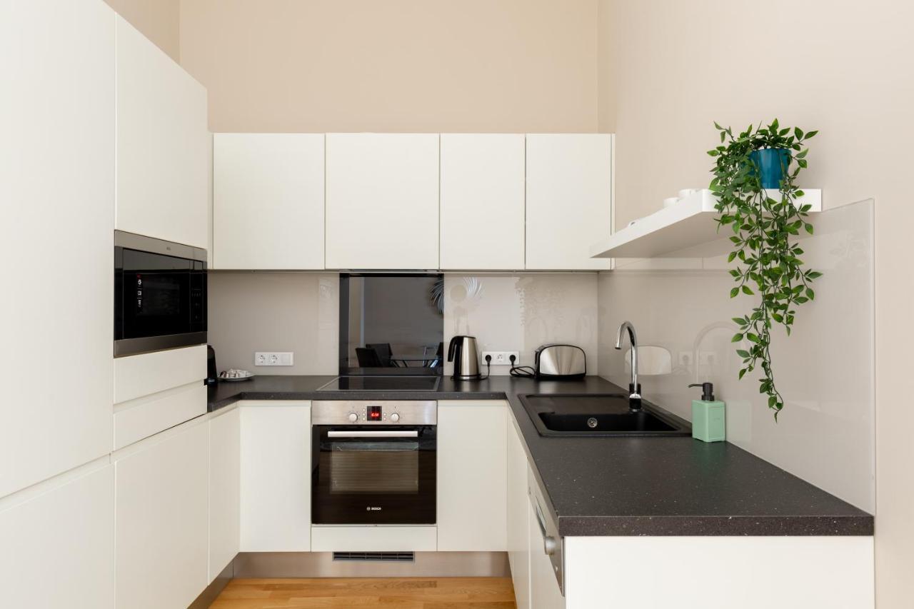 Lovely 2-Bedroom Apartment At The Vaci Street Budapeşte Dış mekan fotoğraf