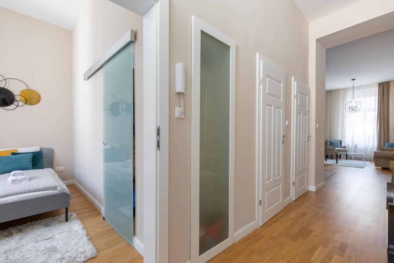 Lovely 2-Bedroom Apartment At The Vaci Street Budapeşte Dış mekan fotoğraf